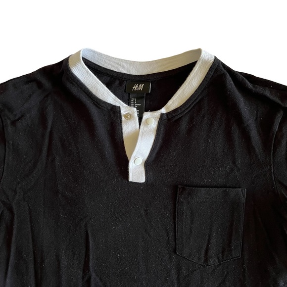 💥3 for $30💥 H&M Collarless Polo - Picture 2 of 4